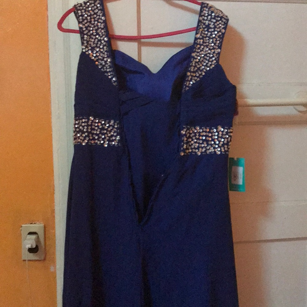 Dress - Picture 3 of 4